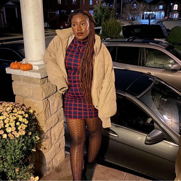 Meet your Posher, Tori - Picture 4 of 4